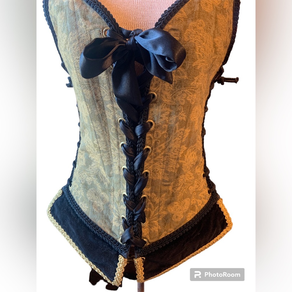 Handmade Brocade Steampunk Adjustable Corset - Picture 6 of 11